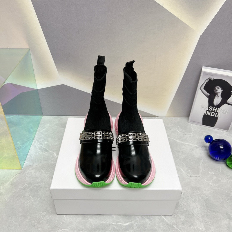 Givenchy shoes Style 156 - logo and branding close-up