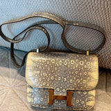  shoulder bag interior and compartment view 9