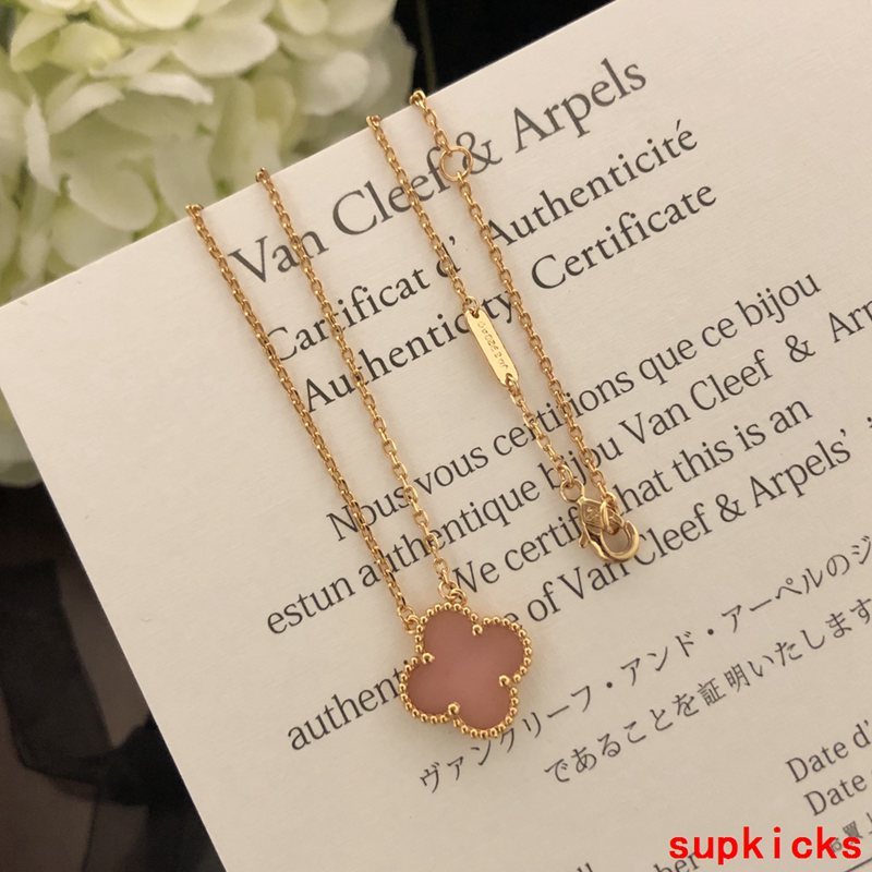 Side view of Van Cleef & Arpels unisex jewelry piece