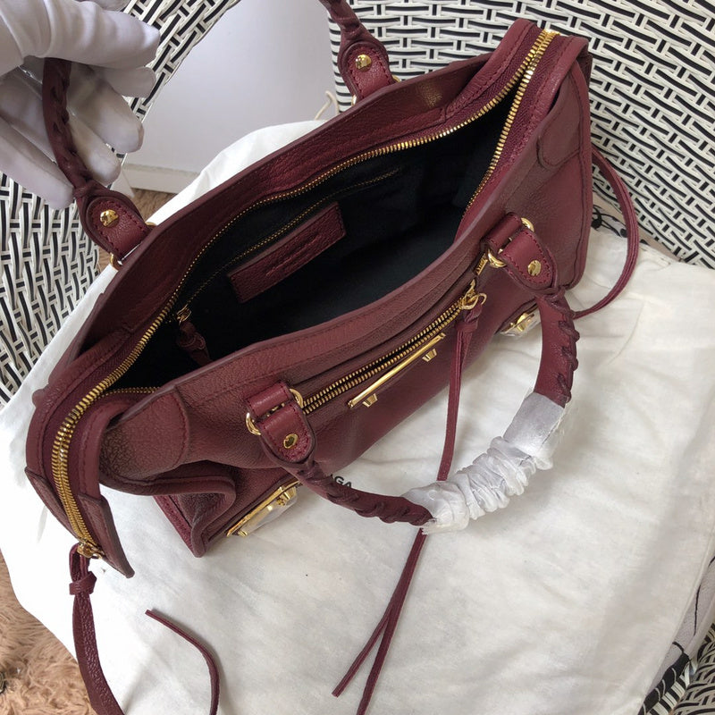 Close-up detail of premium chic women's handbag – women's designer-style accessory