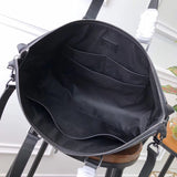 Handle and strap detail of chic premium women's handbag – women's premium purse