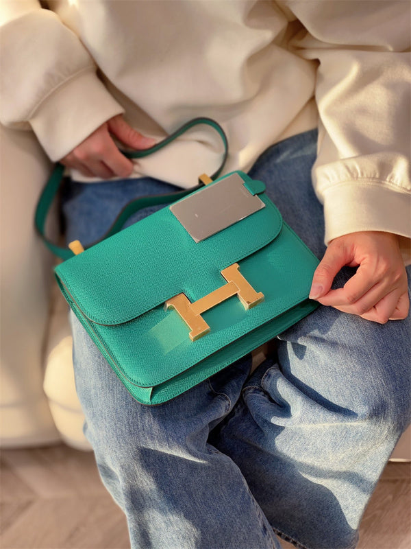 Streamlined bag women's premium everyday handbag