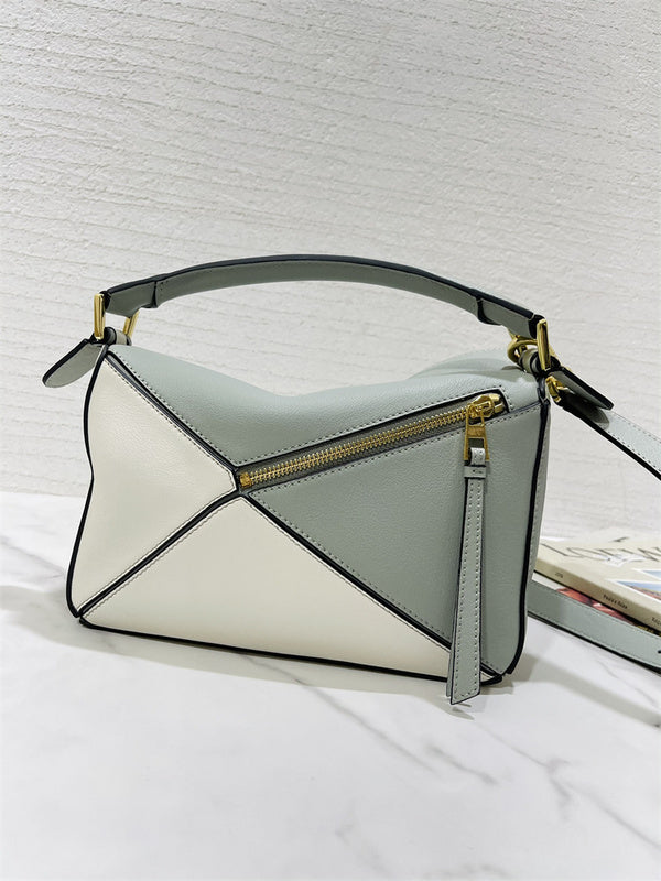Ziva's Charm handbag – carry view (24cm*16cm*10cm)