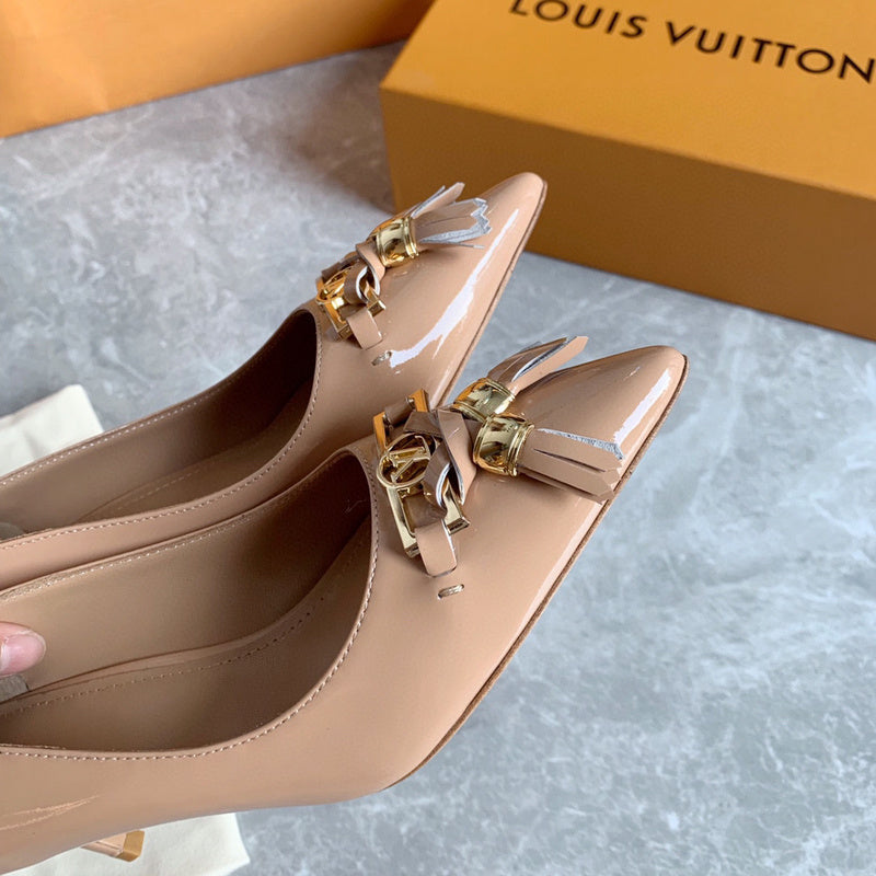 Styling view of Louis Vuitton luxury piece style No.055