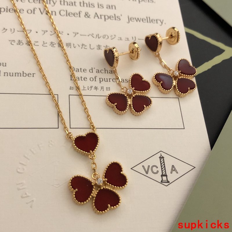 Close-up detail view of Van Cleef & Arpels unisex jewelry piece