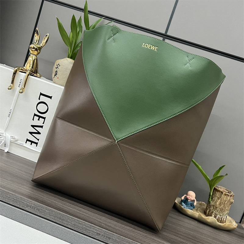 Ziva's Charm handbag – angled view (42cm*18cm*41cm)