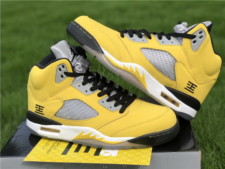 Nike Men's & Women's Iconic Street Trainers — Style 107 interior view