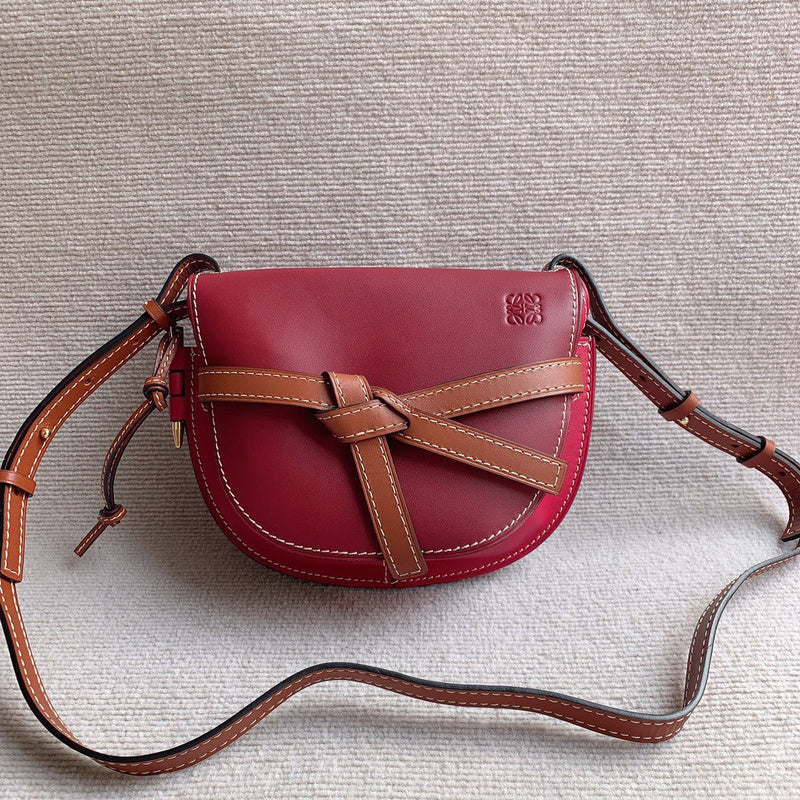 Ziva's Charm handbag – angled view (25cm*18cm*12cm)