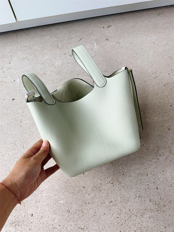  crossbody bag interior and compartment view