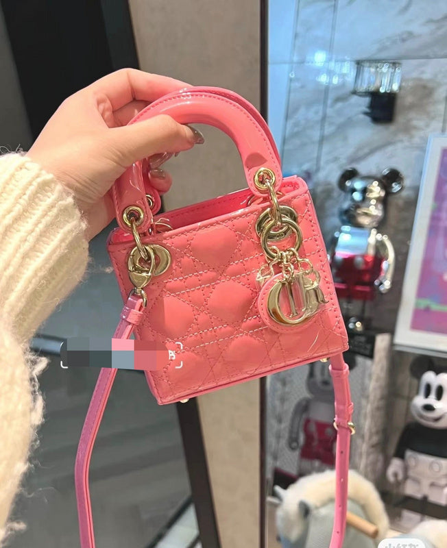 Front view of everyday-luxe elevated women's handbag – women's everyday handbag