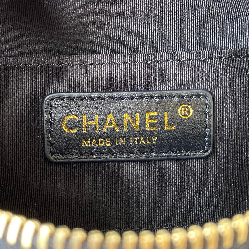  handbag, compact everyday style, image 3