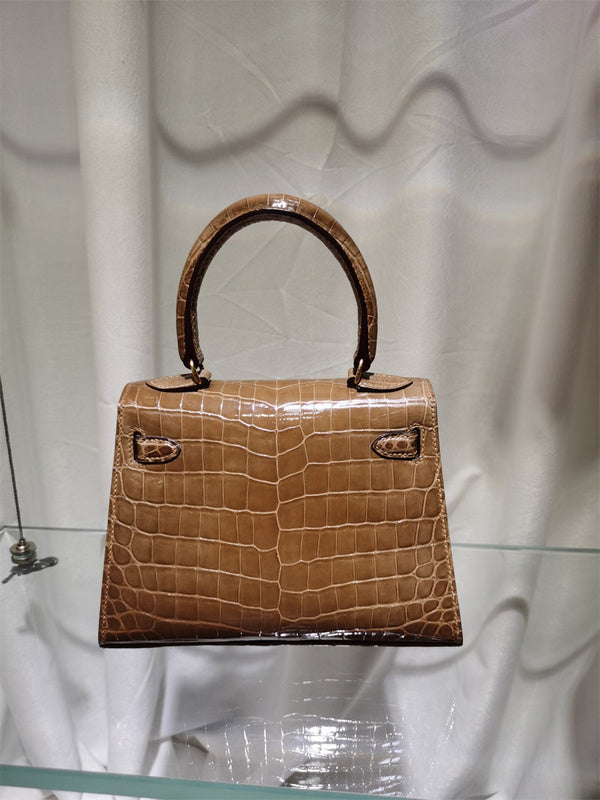  structured bag interior and compartment view