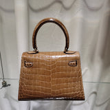  structured bag interior and compartment view