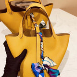  Contemporary shopper bag carried on shoulder