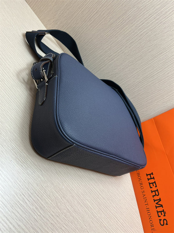  versatile structured bag styled with outfit 18
