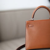  timeless shopper bag detail view showing craftsmanship