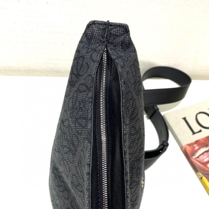 Ziva's Charm handbag – back view (18cm*13cm*34cm)