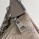 everyday bag close-up of hardware and finish 17