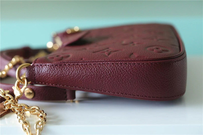  structured bag interior and compartment view