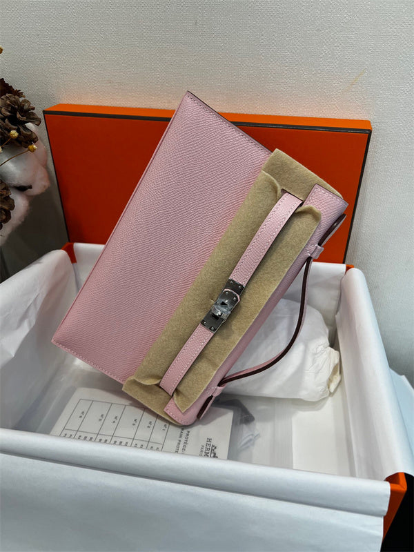  chic shopper bag styled with outfit 12