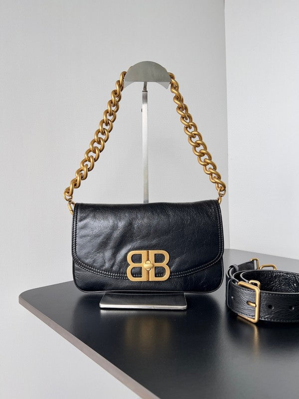 Zivas Charm Sleek Silhouette Statement Handbag (Versatile Style Statement) – Angled View