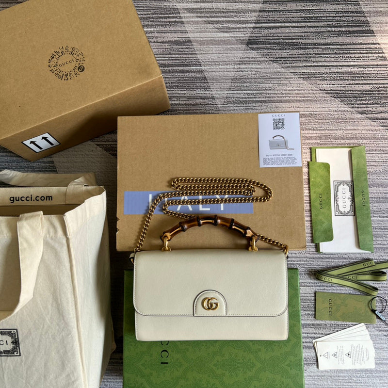 Front view of everyday-luxe modern women's handbag – women's luxury accessory