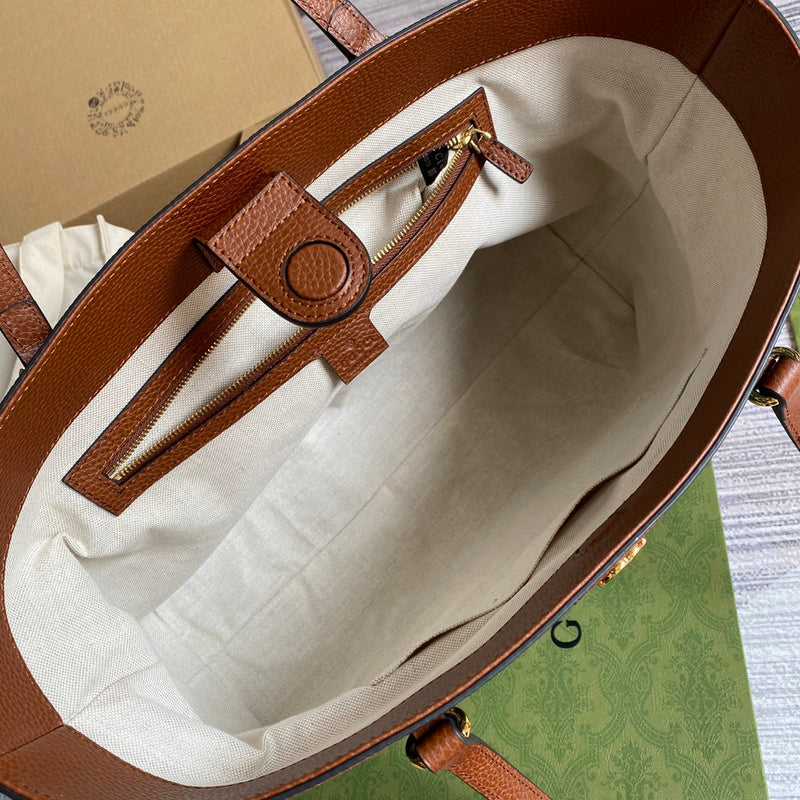 Side profile of classic refined women's handbag – women's everyday handbag