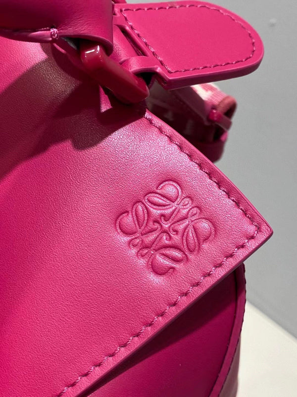 Ziva's Charm handbag – product shot (24cm*16.5cm*10.5cm)