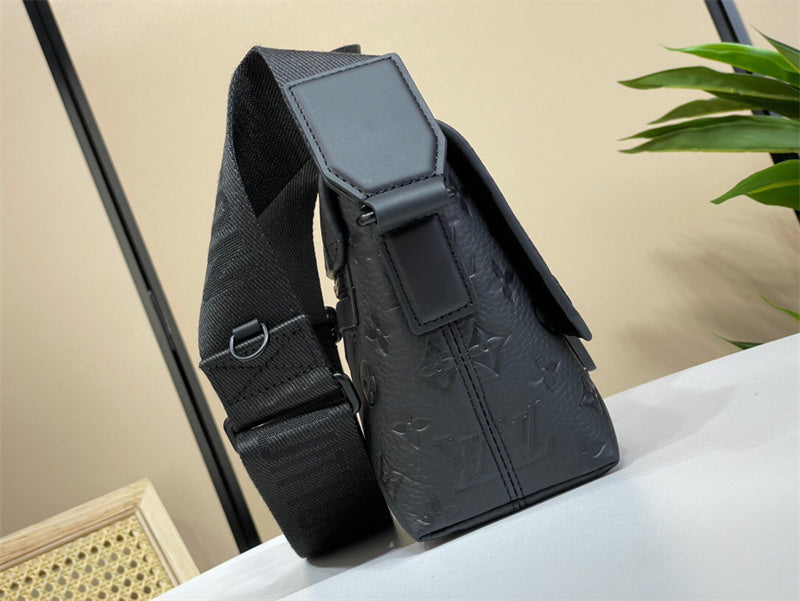  top-handle bag interior and compartment view