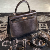  streamlined tote bag detail view showing craftsmanship