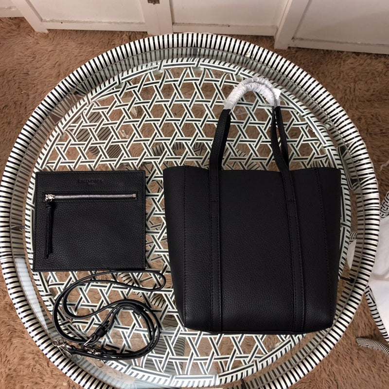 Zivas Charm Versatile Design Statement Handbag (Elevated Accessory Essential) – Full Silhouette