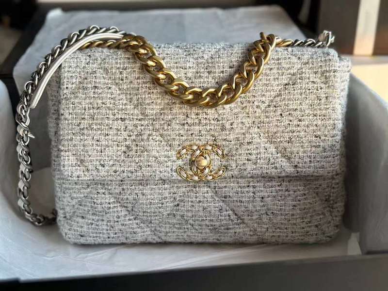 Zivas Charm Understated Luxury Everyday Handbag (Designer-Inspired Craftsmanship) – Detail View