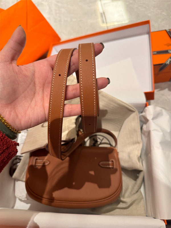 Structured handbag styled for everyday wear