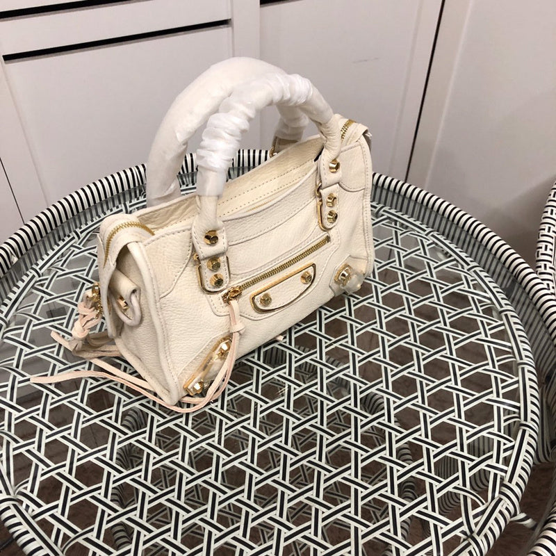 Interior view of statement everyday-luxe women's handbag – women's statement bag
