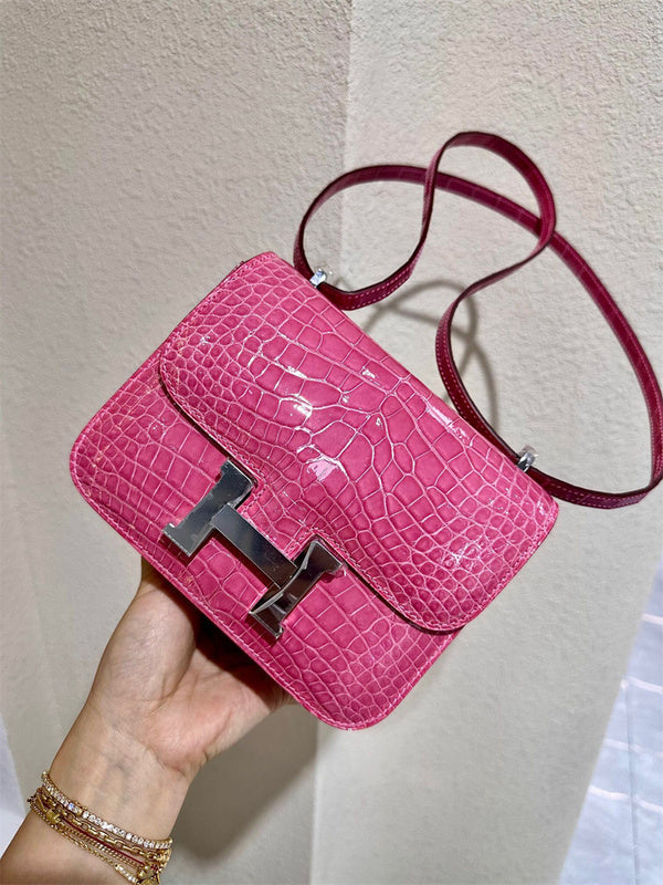  graceful structured bag styled with outfit 12