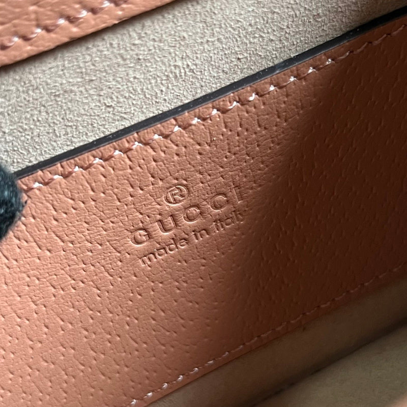 Side profile of classic refined women's handbag – women's everyday handbag