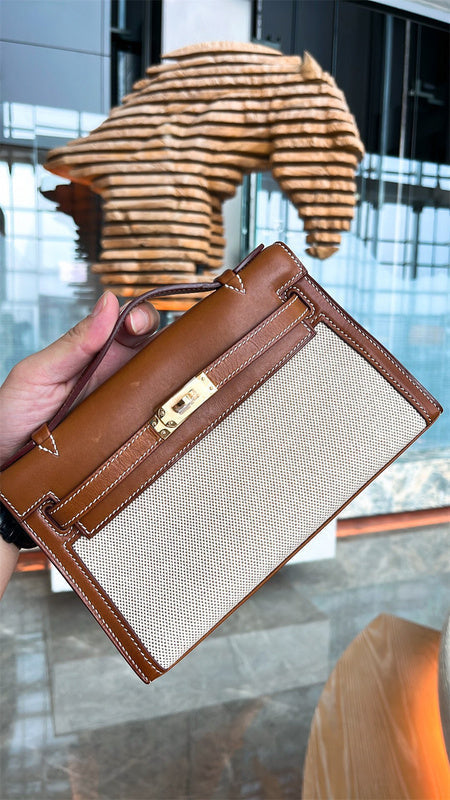  structured bag interior and compartment view 9