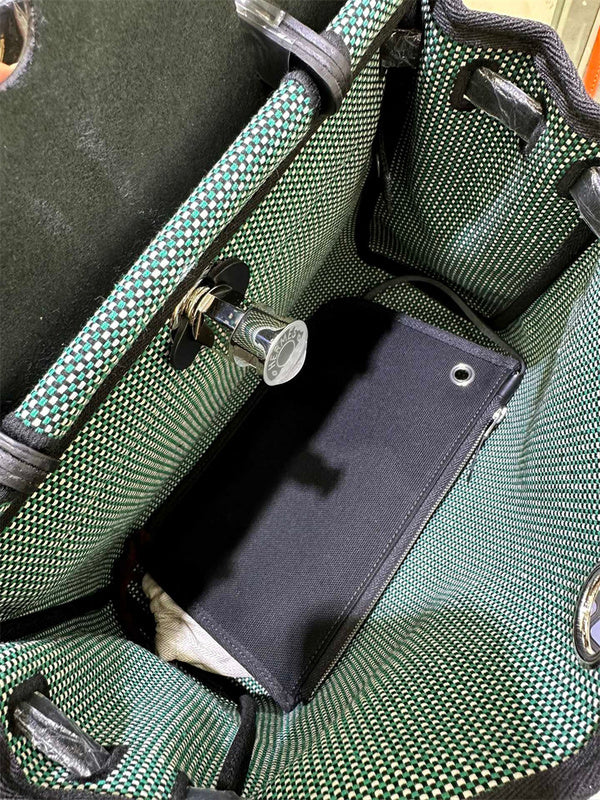  understated everyday bag styled with outfit