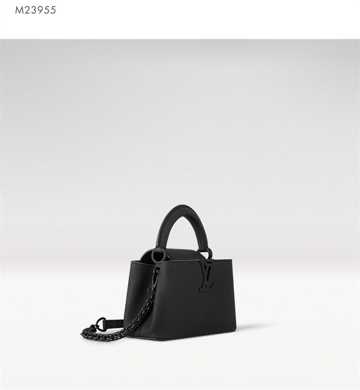  Versatile shoulder bag front view 7