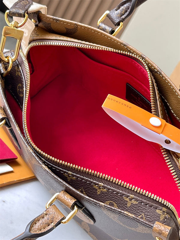  structured bag interior and compartment view 9