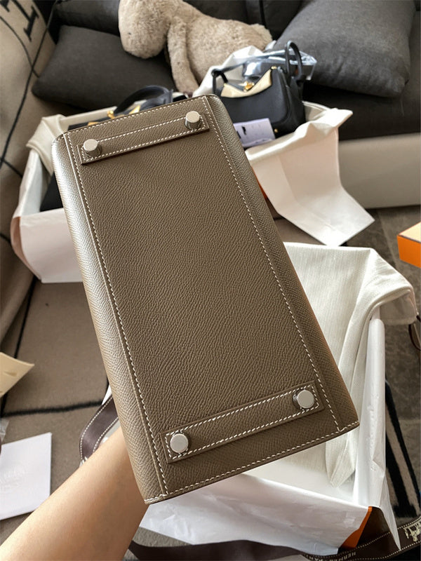  structured bag interior and compartment view