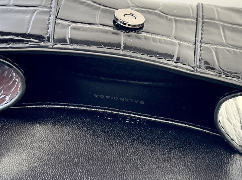 Zivas Charm Classic Sensibility Statement Handbag (Considered Detail & Form) – Detail View