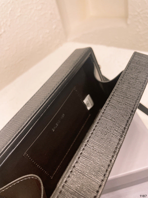 Ziva's Charm handbag – product shot (one versatile size)