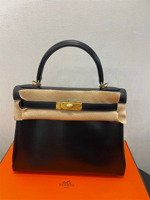  everyday tote bag styled with outfit