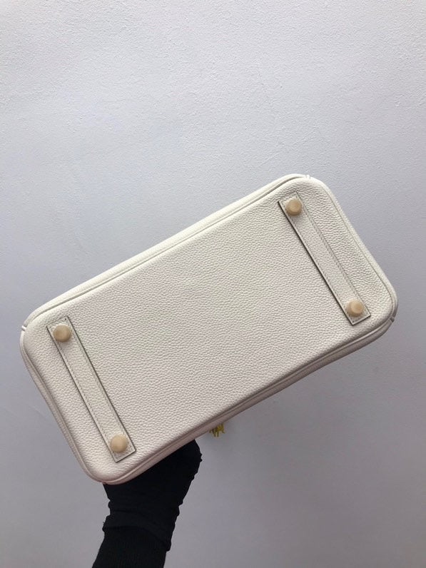  Elegant structured bag front view 97