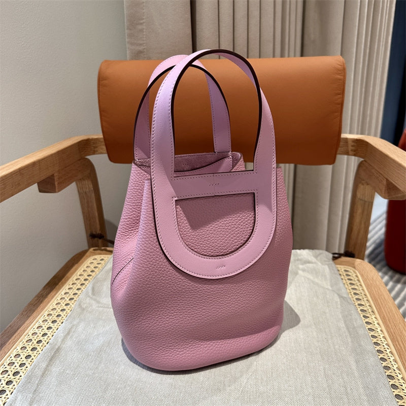  shoulder bag interior and compartment view 9