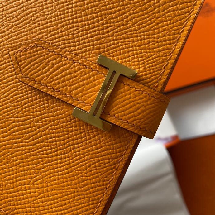  Timeless structured bag carried on shoulder