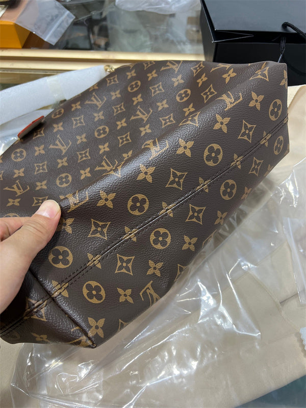  crossbody bag interior and compartment view