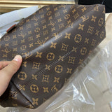  crossbody bag interior and compartment view