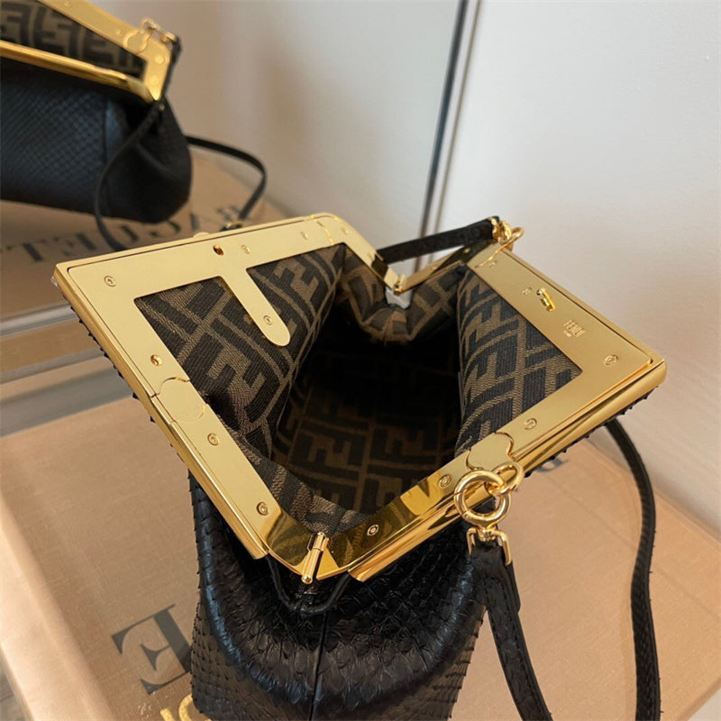 Ziva's Charm handbag – product shot (26cm*9.5cm*18cm)
